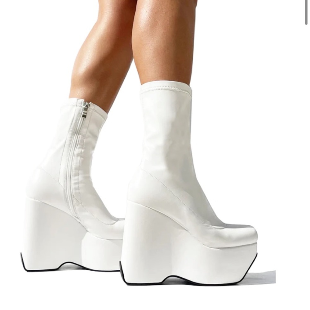 Brand new MCLC white platform space boots
